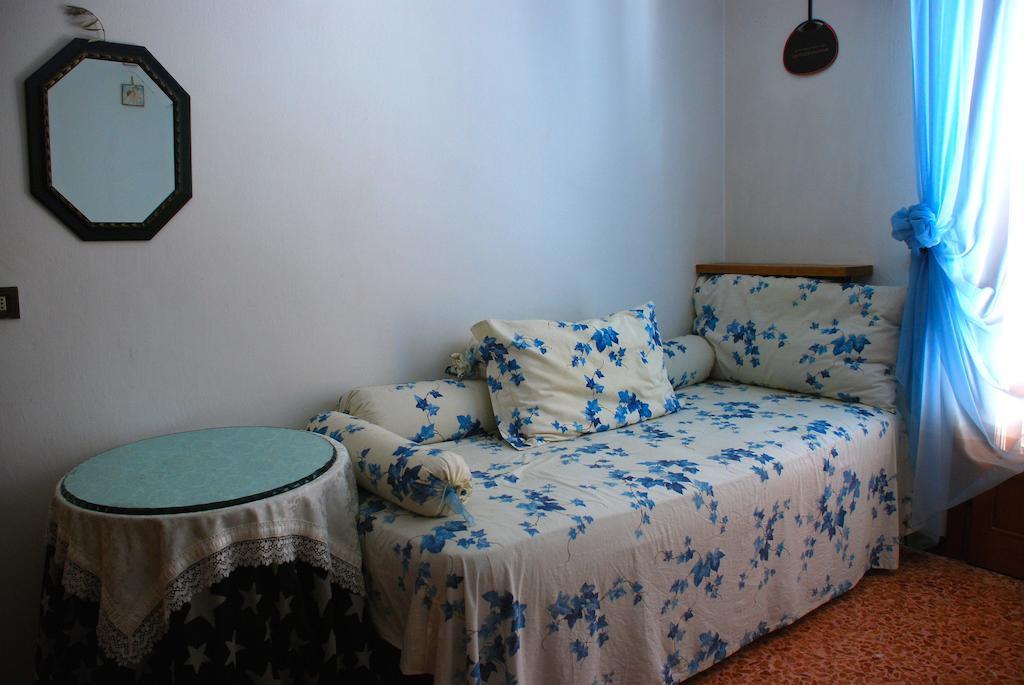 Bed And Breakfast Il Girasole ลัมปอเรคคิโอ ห้อง รูปภาพ